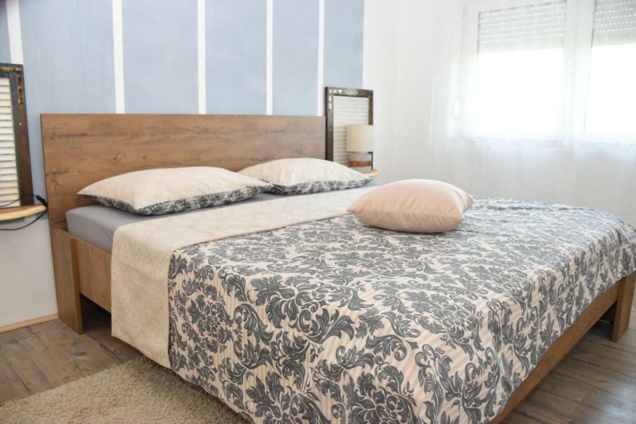 Velebit Apartment ราชานาส ภายนอก รูปภาพ